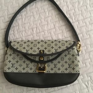 AUTHENTIC  Louis Vuitton Bag!